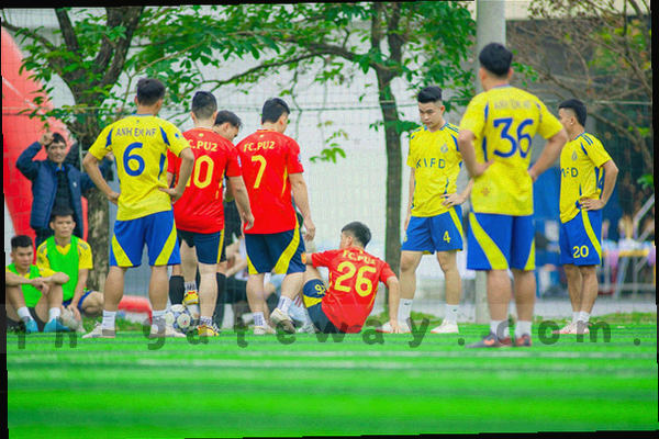 抽象耳机和对话气泡的客服象征图形
